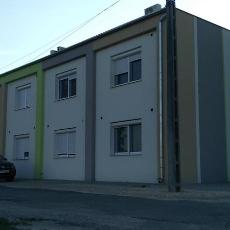 River Side Apartman Kalocsa Exterior photo